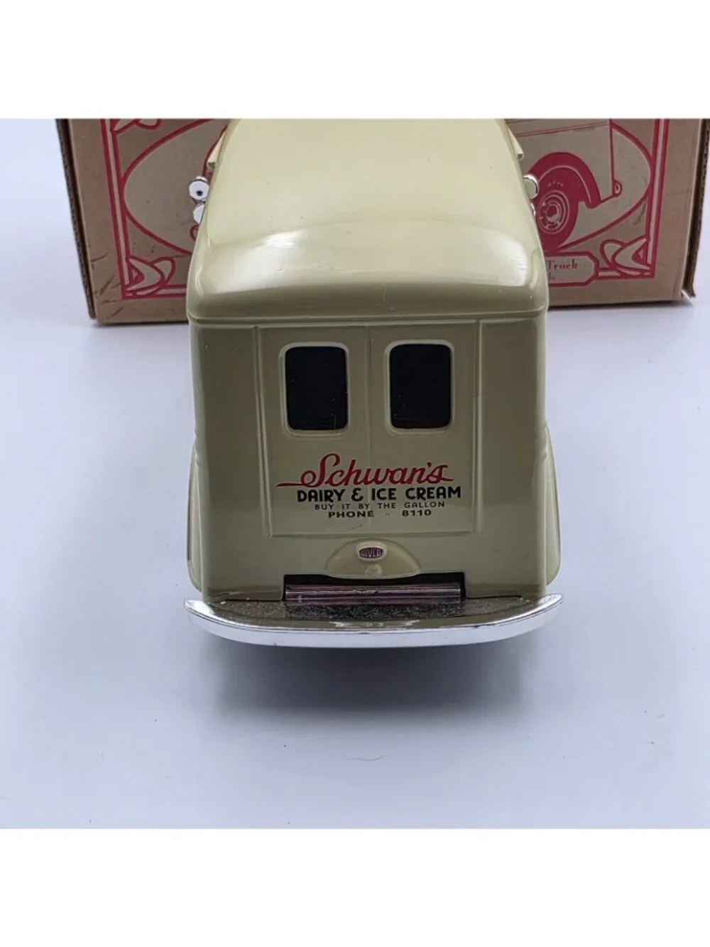 Ertl Collectibles 1950 Divco Delivery Truck Schwan's Dairy Ice Cream w Box 2000